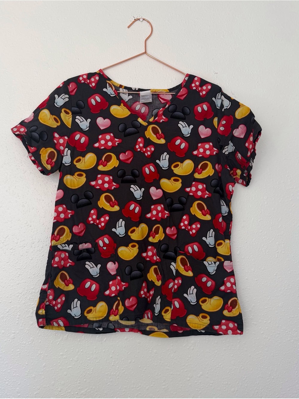 Disney Minnie Mouse Patterned Short Sleeve scrub top